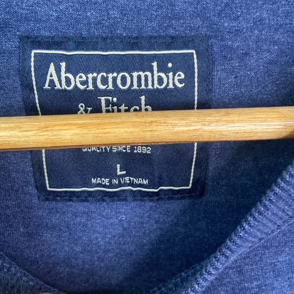 Abercrombie & Fitch T-shirt - Picture 3 of 5